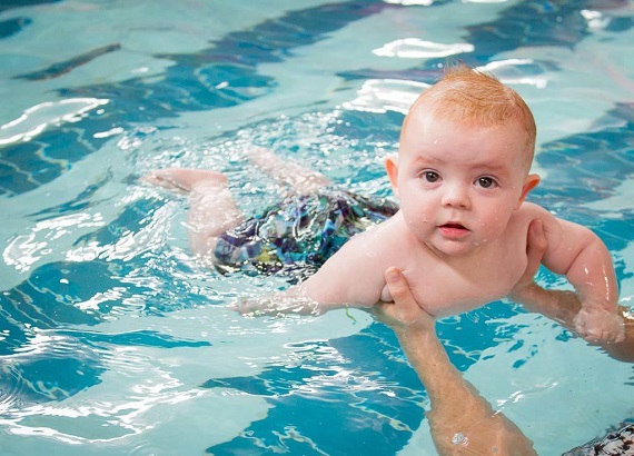 Bebek Yüzme Dersi